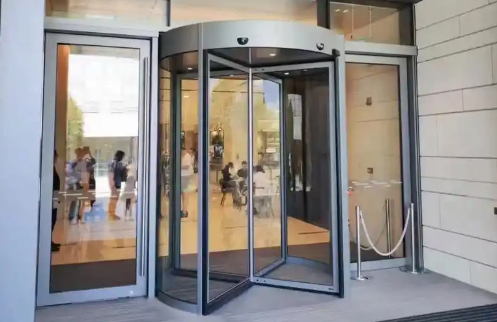 旋转门改善残障人士的出行体验！