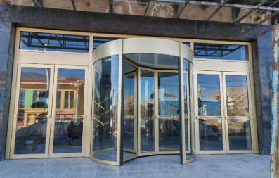 旋转门的功能与美感，装修必备的选择！