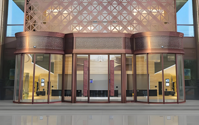 旋转门的开启与关闭速度是多少？能调节吗？