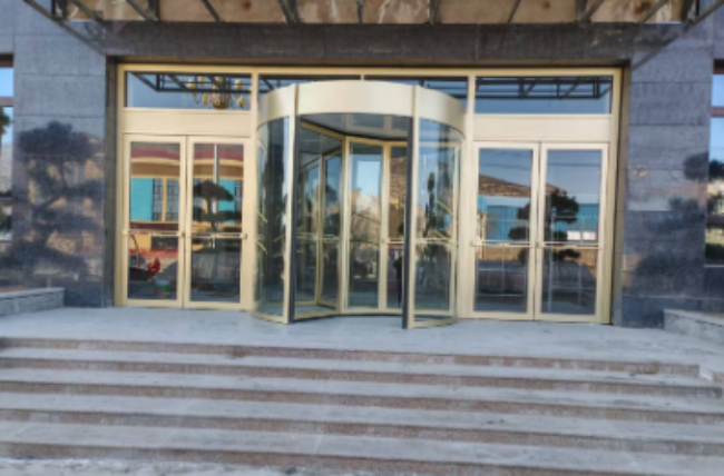 解决大堂风与能耗痛点：旋转门的微气候屏障保证！